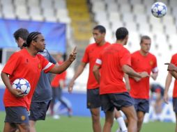 Los jugadores del Manchester United se entrenan para enfrentar al Valencia. AFP  /