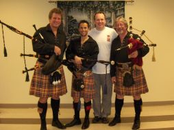 El trío se siente feliz de estar en el concierto ''junto con el Batallón''. ESPECIAL  /