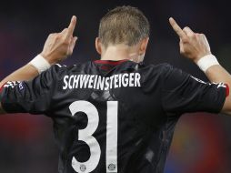 Bastian Schweinsteiger autor de los dos goles del Bayern  Munich. AP  /