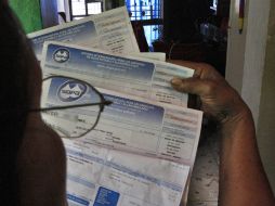 Entre los casos que se investigan, hay al menos 100 servidores que modificaron tarifas para favorecer a familiares o amigos. S. NÚÑEZ  /