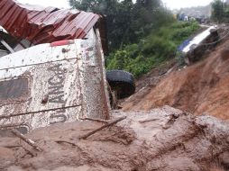 Aún no hay acceso ni para camiones ni maquinaria en Santa María Tlahuitoltepec. EL UNIVERSAL  /