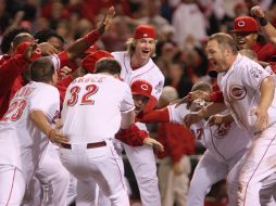 Los Rojos de Cincinnati celebrando victoria ante los Astros de Houston. EFE  /