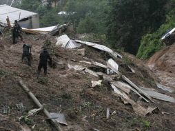 El deslave afectó directamente a cuatro viviendas, de las cuales dos quedaron sepultadas y las otras semisepultadas. NTX  /