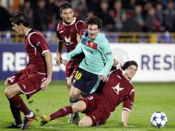 Tras recuperarse, Lionel Messi entró en acción con el Barcelona en busca de marcar gol, pero no lo logró. AP  /