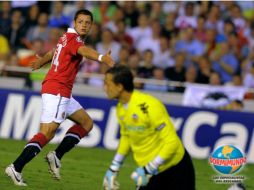 El jugador mexicano Javier 'Chicharito' Hernández festejando su gol. AFP  /