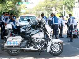 Agentes viales apoyaron la circulación durante la megamarcha. A. GARCÍA  /