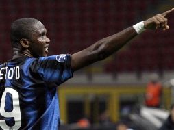 Samuel Eto'o del Inter feliz tras marcar uno de sus goles. EFE  /