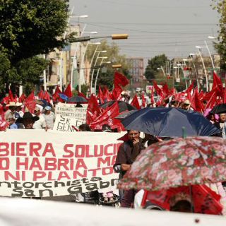 Antorchistas marchan hacia Palacio de Gobierno