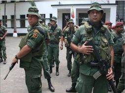 Algunos militares pusieron un alto al enfrentamiento entre presos venezolanos. ARCHIVO  /