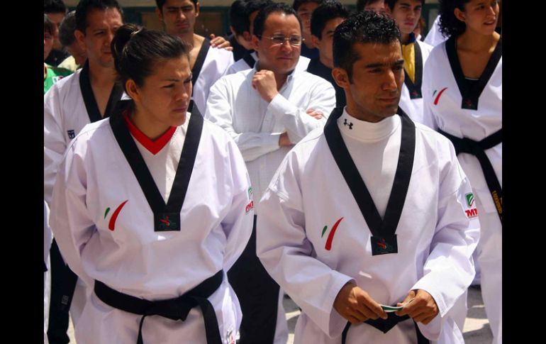 María Espinoza y Guillermo Pérez durante la inauguración del gimnasio de Taekwondo en el CDOM. MEXSPORT  /
