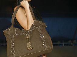 La nueva línea Handbags de Chenson, apuesta por tres colecciones llenas de color. M. FREYRÍA  /