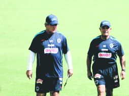Víctor Manuel Vucetich (izquierda) espera a unos Rayos del Necaxa muy ofensivos. MEXSPORT  /