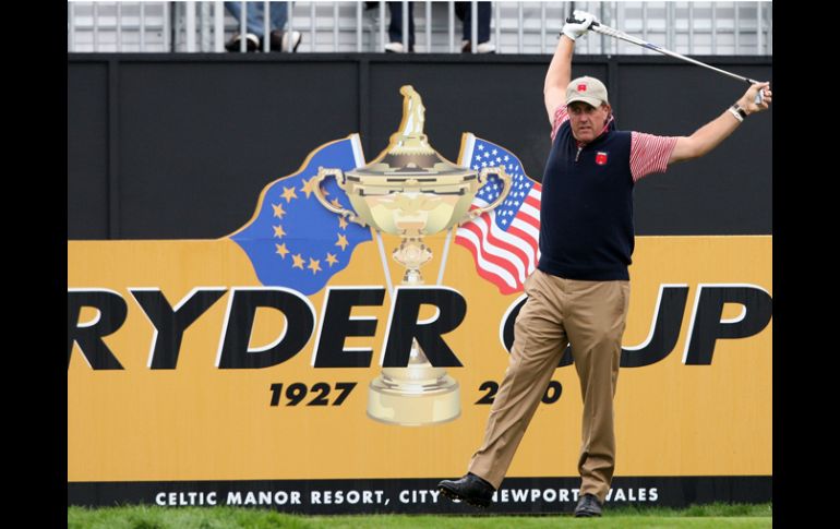 Phil Mickelson, quien aparecerá en el primer partido por Estados Unidos, junto a Dustin Johnson. AP  /