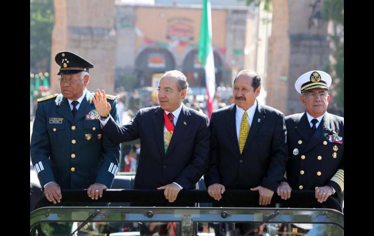 El Presidente Felipe Calderón encabeza el Desfile Cívico Militar. EL UNIVERSAL  /