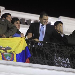 Rafael Correa, sano y a salvo tras asonada