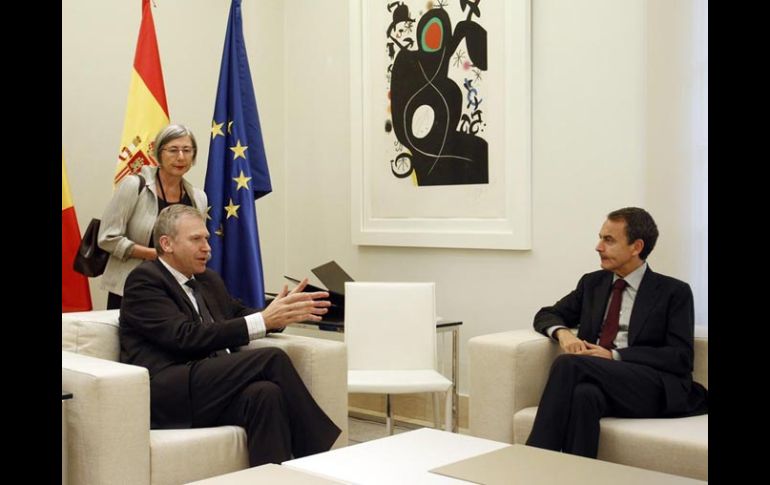 José Luis Rodríguez Zapatero conversa con el primer ministro belga, Yves Leterme, en Madrid. REUTERS  /
