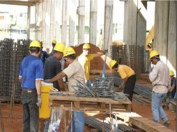 Anticipan que en 2010 el número de trabajadores asegurados registre un aumento de 608 mil personas. ARCHIVO  /