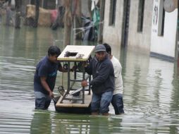Habitantes de la comunidad de Chiapas, continúan sufriendo la inundación que cubre parte de este poblado. NTX  /