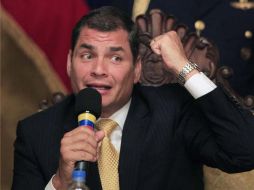 Rafael Correa habla en la sesión de la Unasur. AP  /