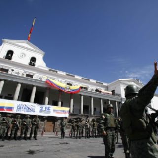 Tras la crisis, Ecuador pide respaldar a los policías