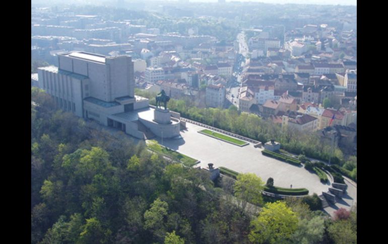 La muestra, en el Mausoleo Nacional de Vitkov , estará abierta hasta mayo próximo. ESPECIAL  /