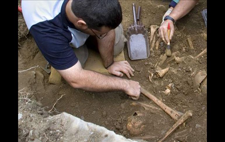 Lo ordenan todo para que el mundo pueda observar la riqueza del imperio inca. EFE  /