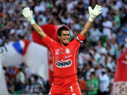 El portero de Santos, Oswaldo Sánchez, celebra la victoria de los laguneros sobre el Toluca. MEXSPORT  /