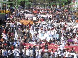 Cientos de personas participaron en la movilización en recuerdo de los hechos ocurridos en la Plaza de Tlatelolco. NTX  /