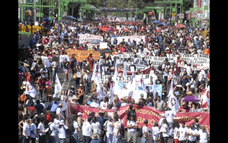 Cientos de personas participaron en la movilización en recuerdo de los hechos ocurridos en la Plaza de Tlatelolco. NTX  /