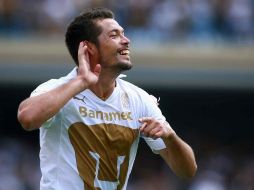 De esta manera el jugador de Pumas Dante López festeja tras anotar el gol de la victoria. MEXSPORT  /