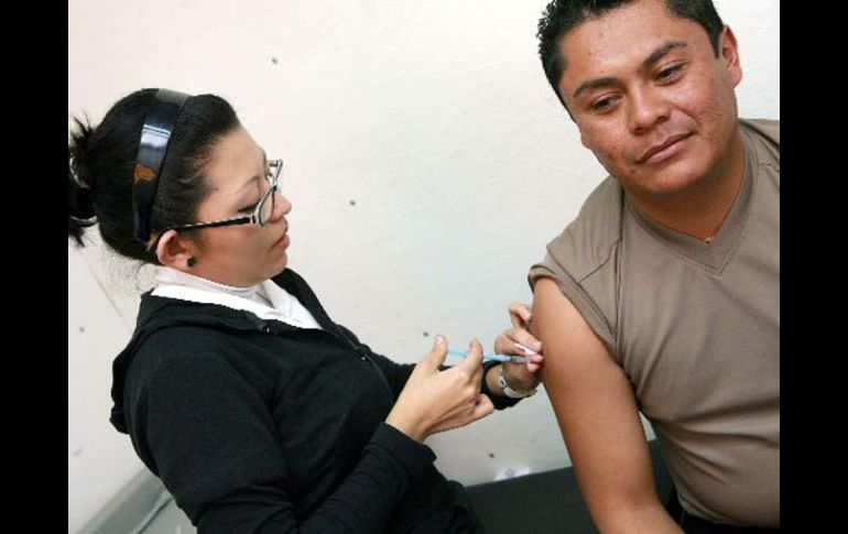 La falta de más recursos pone en riesgo avanzar en la elaboración de la vacuna contra la influenza A H1N1. ARCHIVO  /