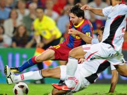 Lionel Messi recibió antes del partido la Bota de Oro. AFP  /