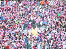 Alrededor de 25 mil espectadores fueron al Estadio Omnilife. E. PACHECO  /