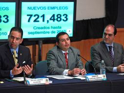 El secretario de Hacienda habla de la situación económica acompañado del secretario del Trabajo y el director del IMSS. EL UNIVERSAL  /
