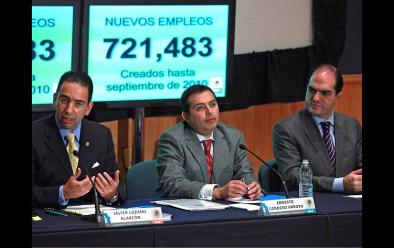 El secretario de Hacienda habla de la situación económica acompañado del secretario del Trabajo y el director del IMSS. EL UNIVERSAL  /