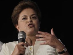 Rousseff agradece a la militancia de su partido por el apoyo recibido en las urnas este domingo. AP  /