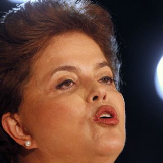 Dilma intentará suceder a Lula en segunda vuelta