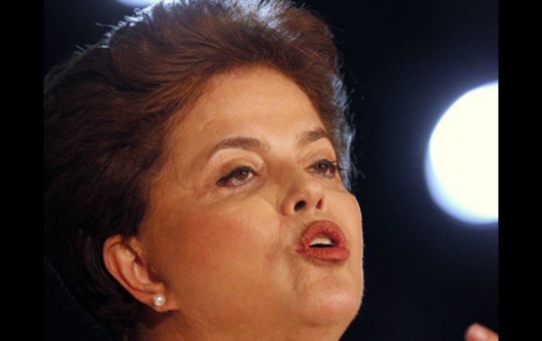 Dilma Rousseff no logró el 50 por ciento de los votos más uno, necesario para imponerse en la primera vuelta. REUTERS  /