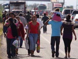 Habitantes de Santa María Tlahuitoltepec comienzan a emigrar a sitios que creen más seguros. EL UNIVERSAL  /