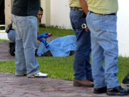 El cuerpo fue localizado en el cruce de las calles Evangelio y Las Tres Carabelas, en la colonia La Duraznera. ARCHIVO  /