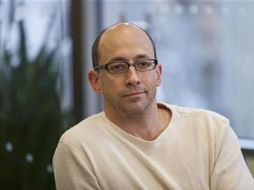 Williams calificó los esfuerzos de Twitter para ganar dinero, principalmente a través de la publicidad. REUTERS  /