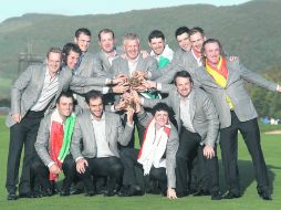 La Selección de Europa festeja el volver a tener la Ryder Cup en sus manos, luego de que la perdieron en 2008 en EU. AP  /