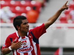 Miguel Ponce festejando su gol en la décima fecha del torneo Apertura en el Clásico Tapatío. AFP  /