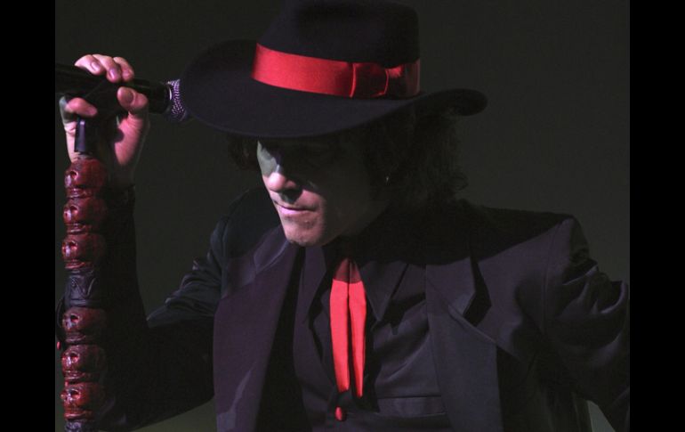 El artista cerró con broche de oro su primer concierto en la Ciudad de México con ''El aragonés errante''. EFE  /