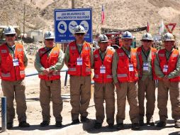 El equipo de rescate espera que este fin de semana la máquina llegue hasta los mineros. AFP  /