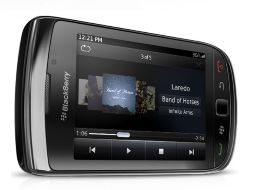 El smartphone cuenta con el nuevo sistema operativo BlackBerry 6. ESPECIAL  /