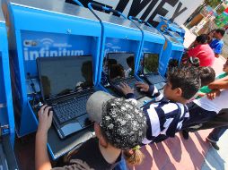 El Ayuntamiento y Telmex firmaron un convenio para habilitar 125 puntos más con internet en la ciudad. L. HERRERA  /