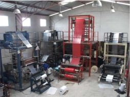 La industria produce anualmente 68 mil millones de bolsas de plástico. ARCHIVO  /