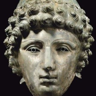 Venden máscara romana en tres millones de dólares