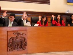 Con los votos de las fracciones del PRI y PVEM el Ayuntamiento de Guadalajara se aprobó la concesión. L. HERRERA  /